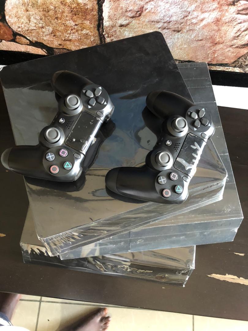 PS4+10 JEUX SLIM CRAQER