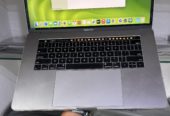 Pc MacBook Core i7 2018 Touch Bar 15″ pouces
