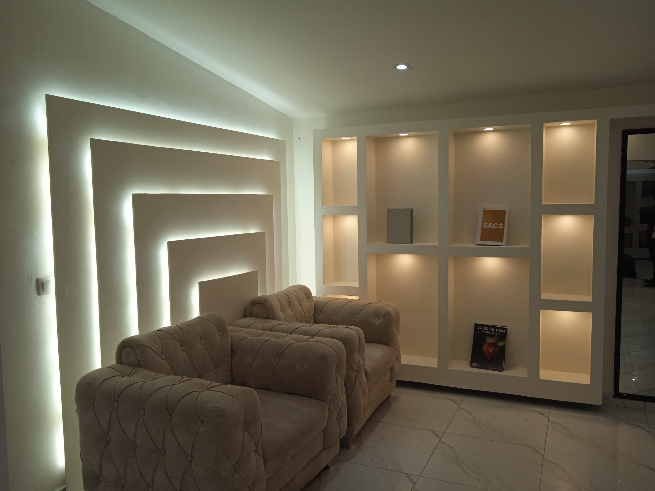 PLACOPLÂTRE/ ÉLECTRICITÉ/ PEINTURE