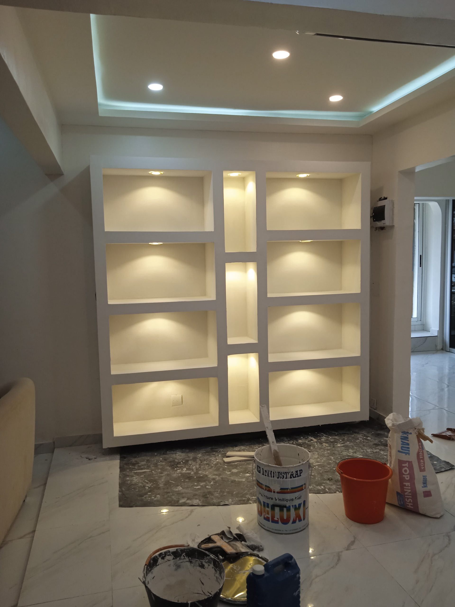 PLACOPLÂTRE/ ÉLECTRICITÉ/ PEINTURE