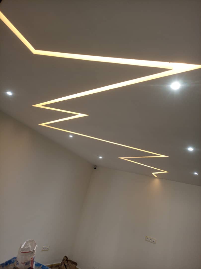 PLACOPLÂTRE/ ÉLECTRICITÉ/ PEINTURE