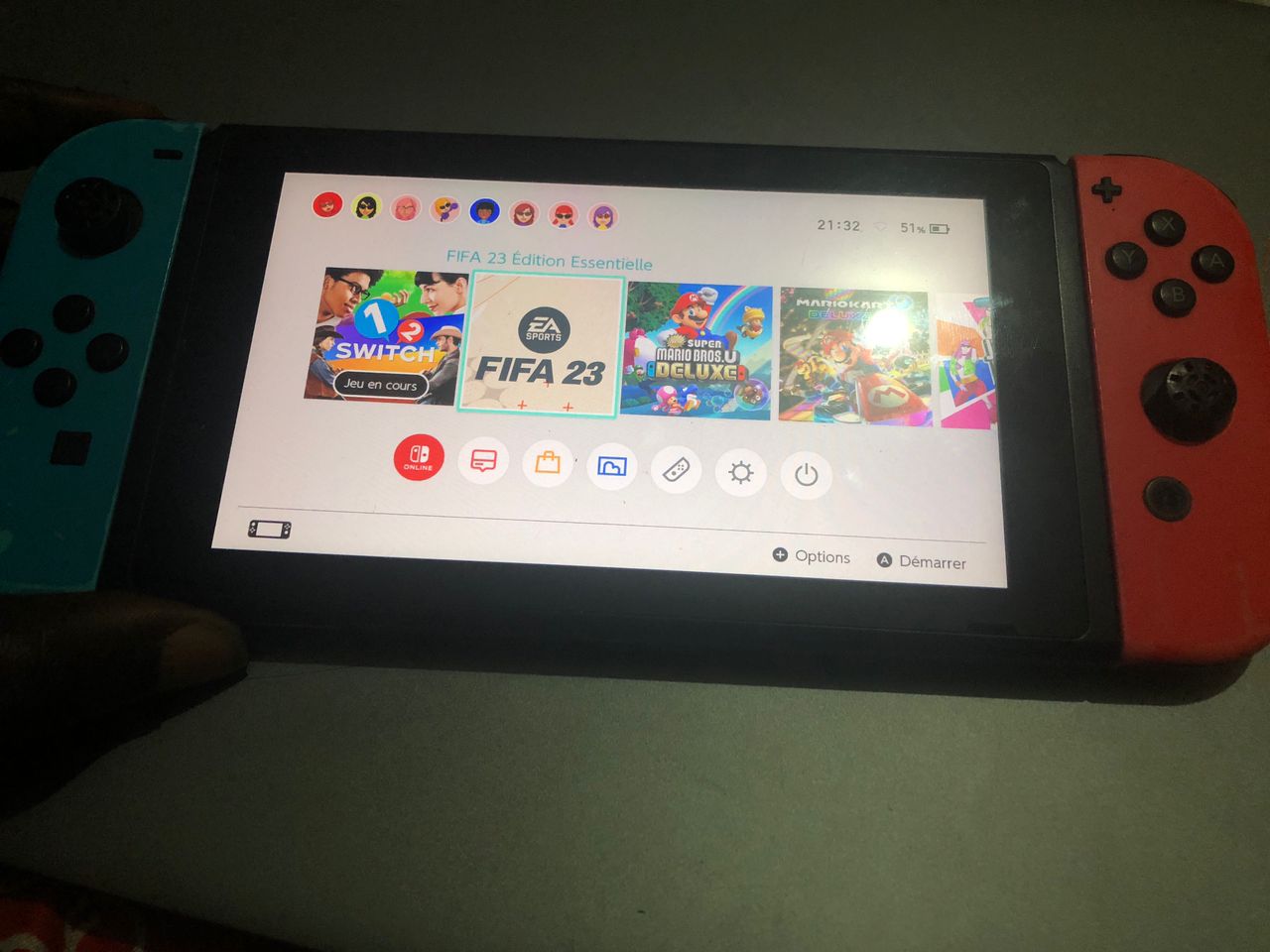 Nintendo switch cracké avec 12 jeux et chargeur d’origine