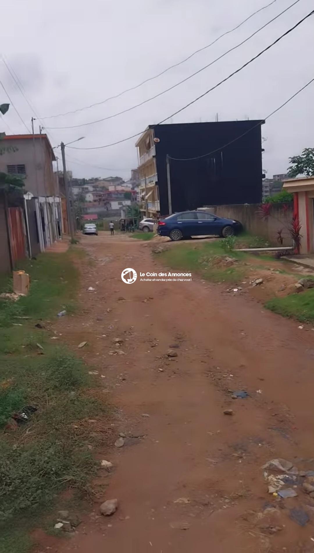 Terrain clôturé à vendre