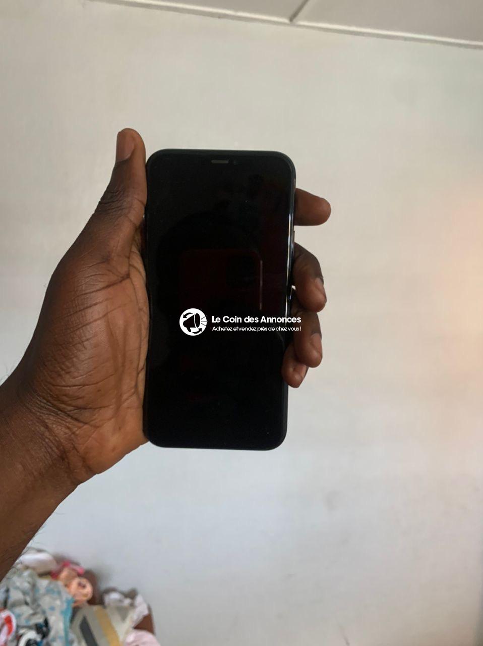 iPhone 11 Pro casi-neuf