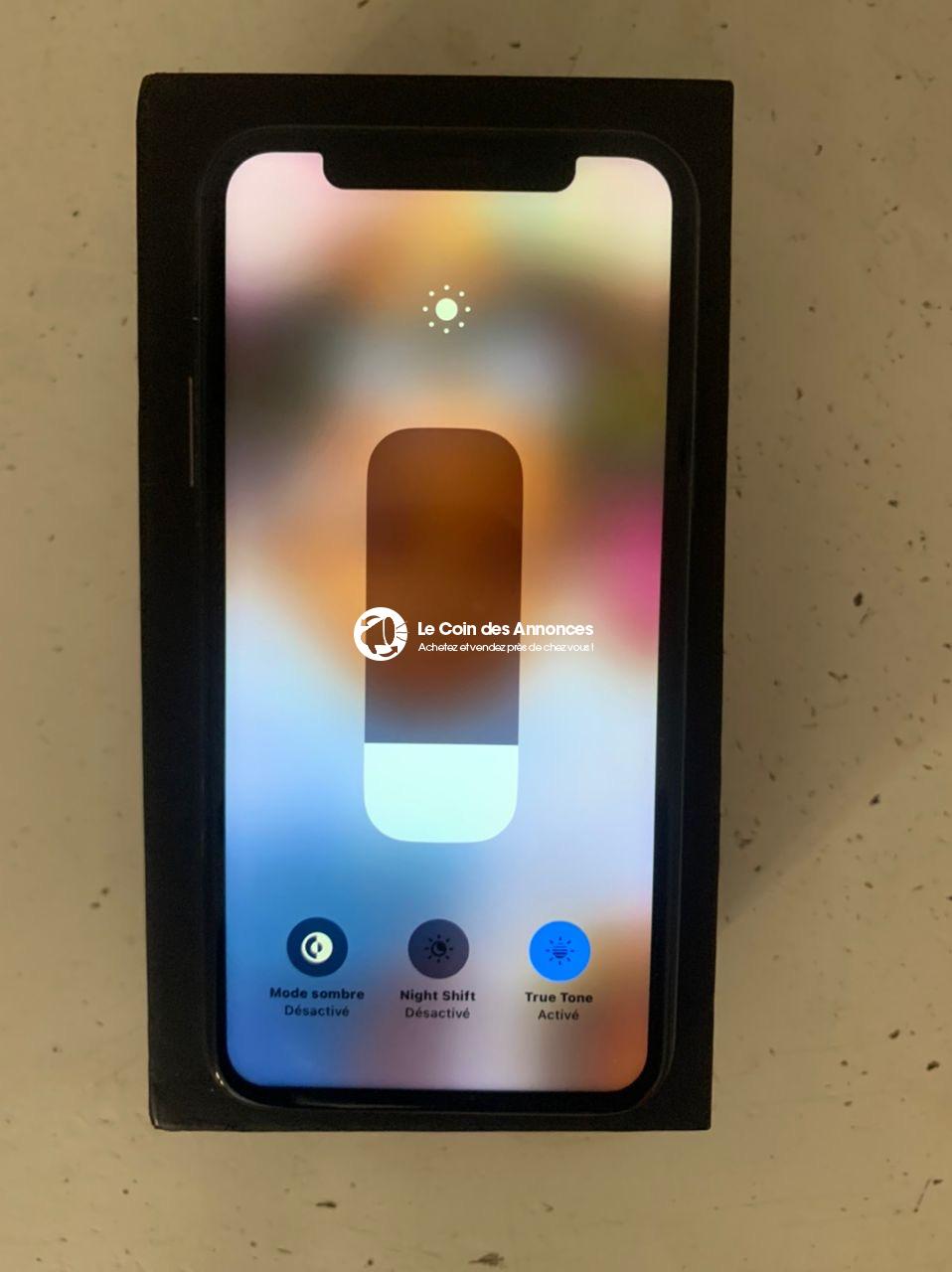 iPhone 11 Pro casi-neuf