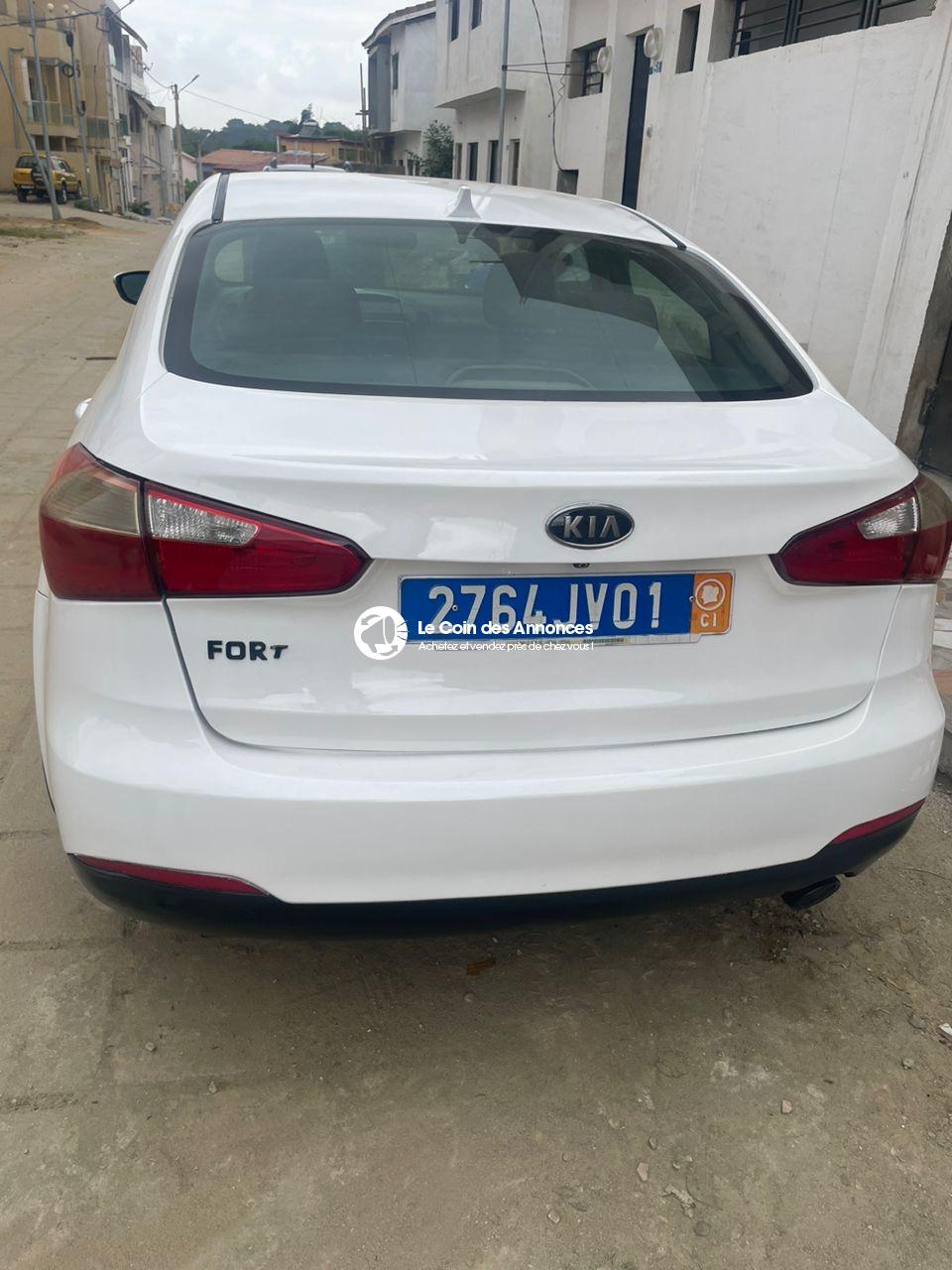 Voiture d’occasion super propre prix négociable