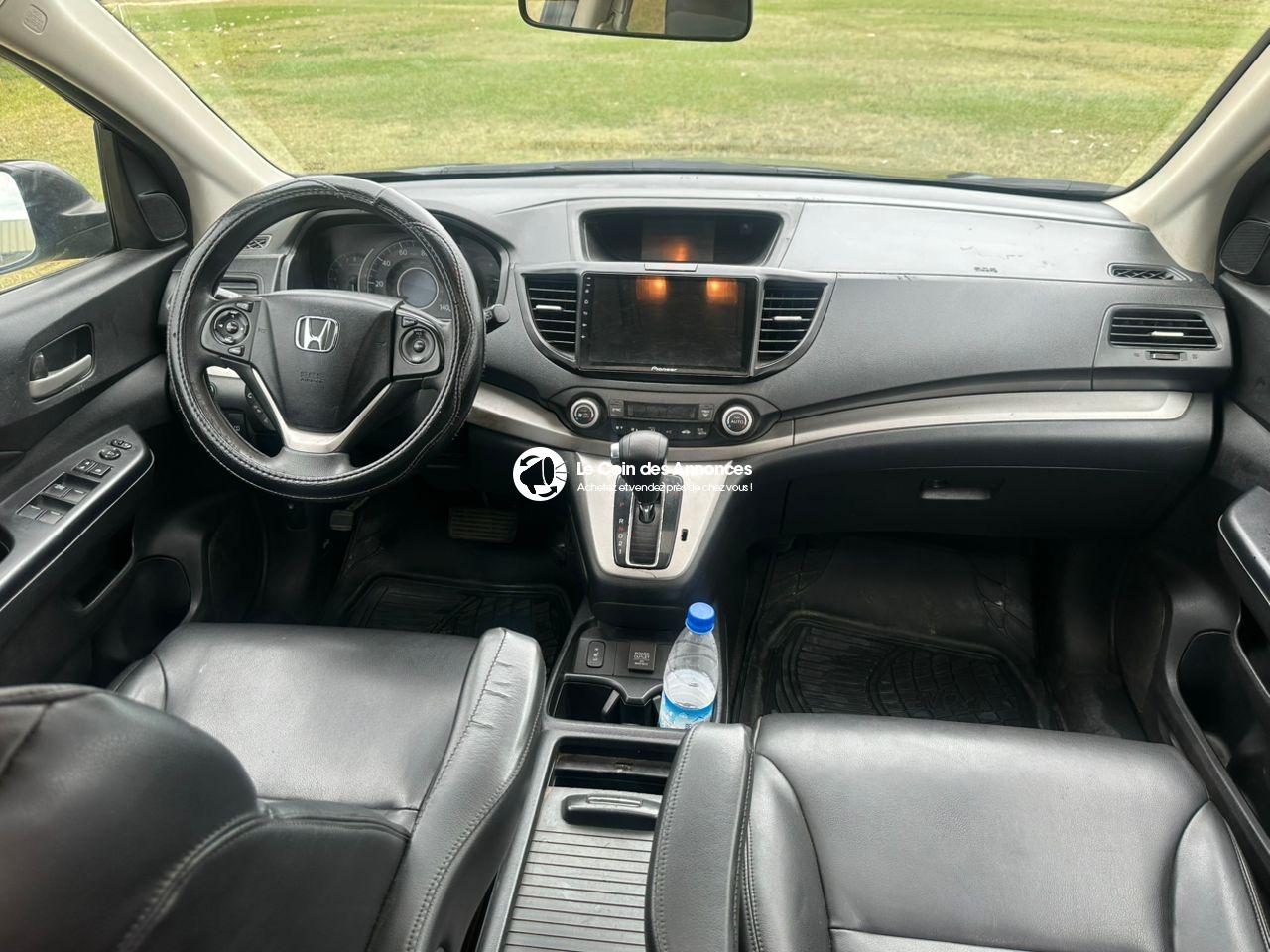 Superbe Honda Cr V4 année 2014 très propre 8 millions à revoir