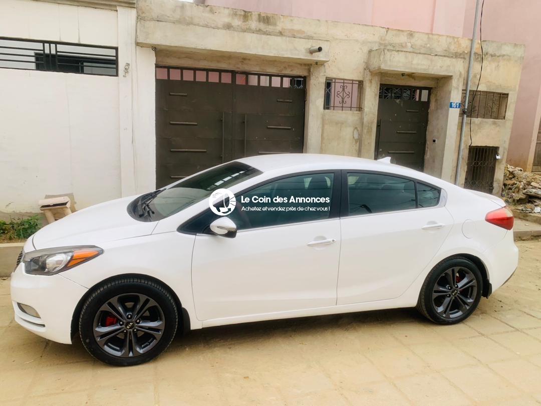 Voiture d’occasion super propre prix négociable