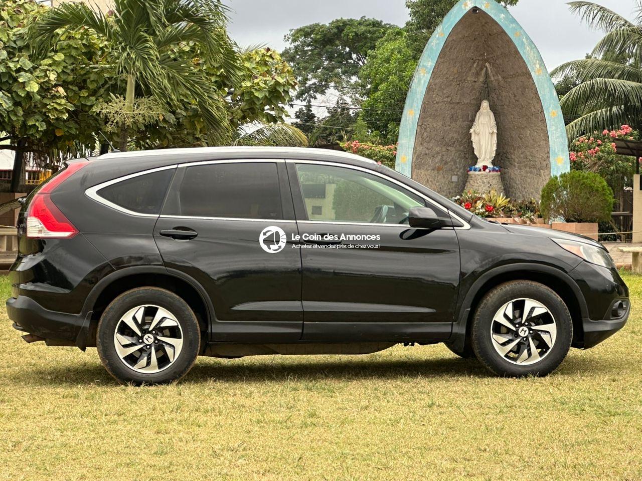 Superbe Honda Cr V4 année 2014 très propre 8 millions à revoir