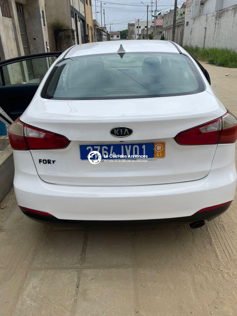 Voiture d’occasion super propre prix négociable