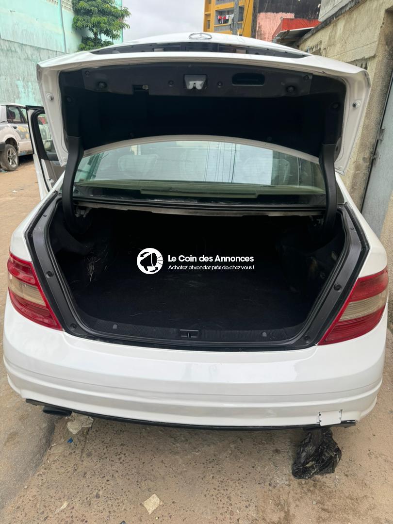 Rapide Mercedes C300 Année 2008