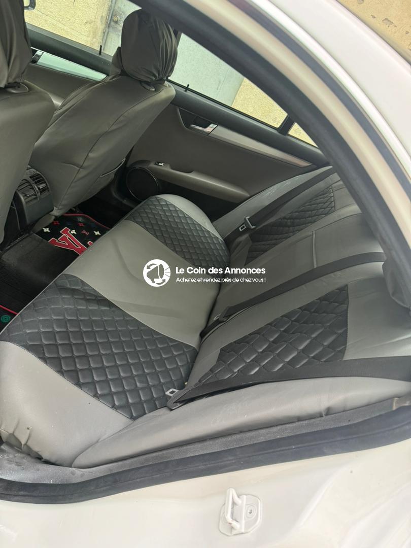 Rapide Mercedes C300 Année 2008