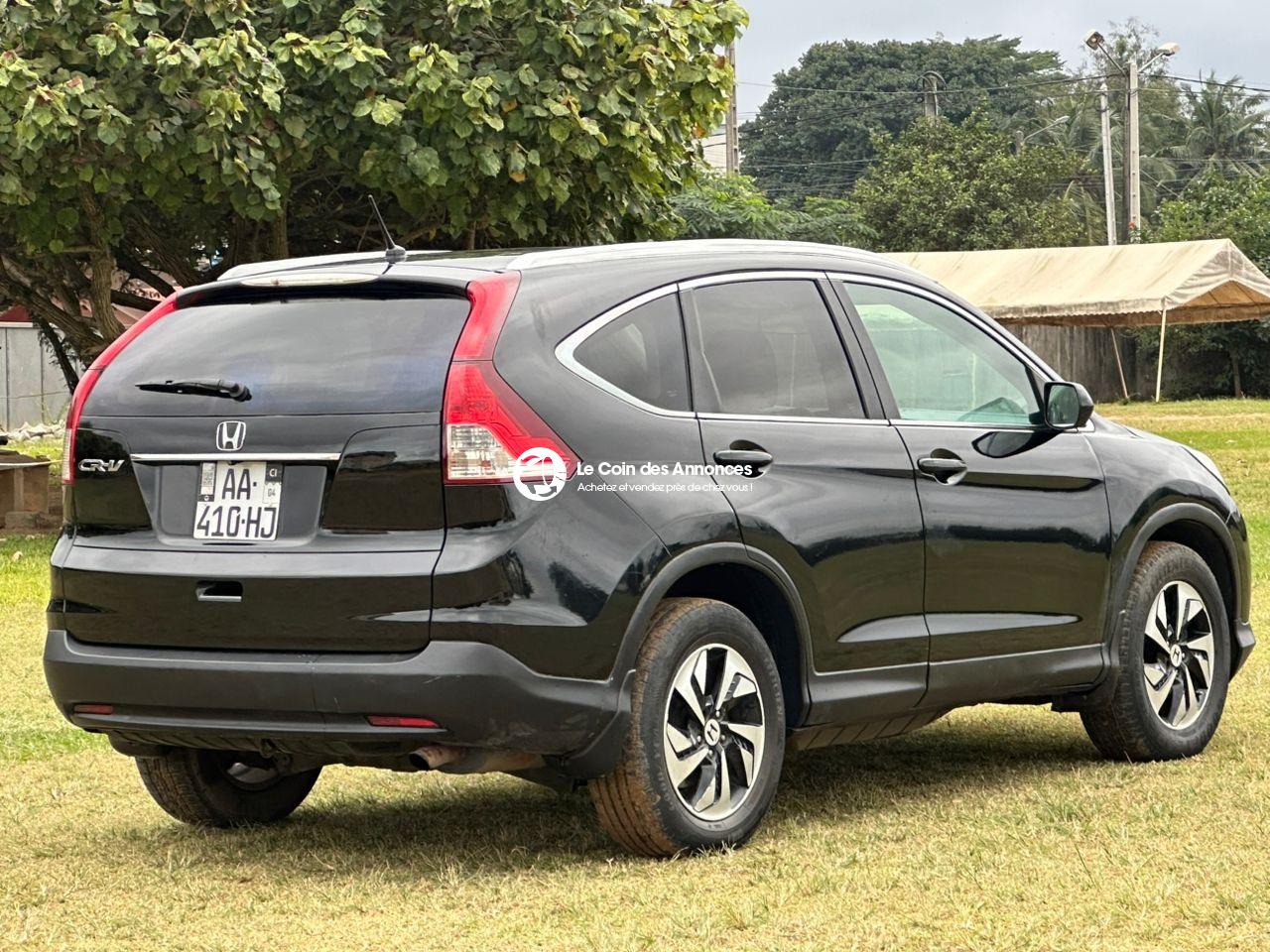 Superbe Honda Cr V4 année 2014 très propre 8 millions à revoir