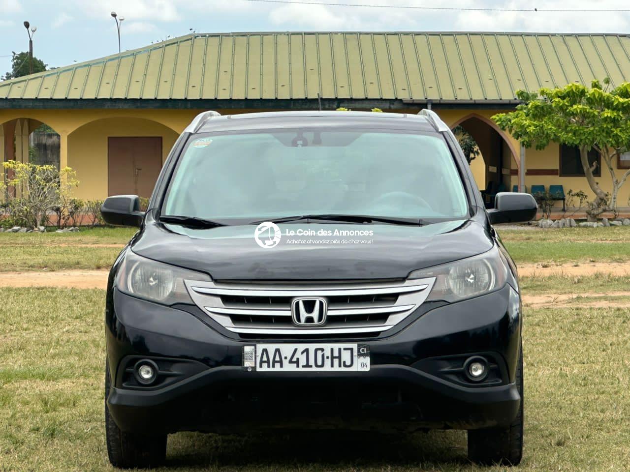 Superbe Honda Cr V4 année 2014 très propre 8 millions à revoir