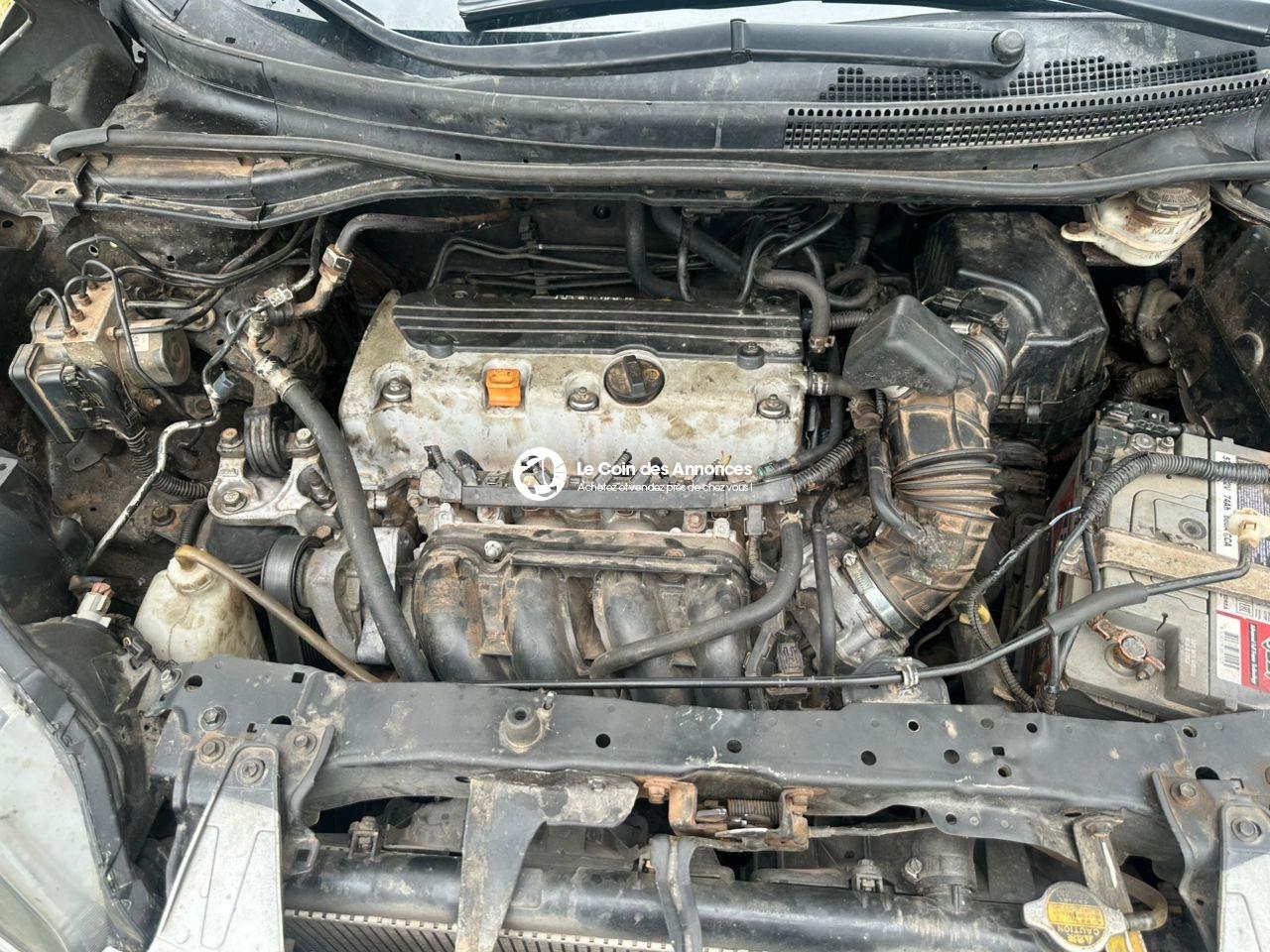 Superbe Honda Cr V4 année 2014 très propre 8 millions à revoir