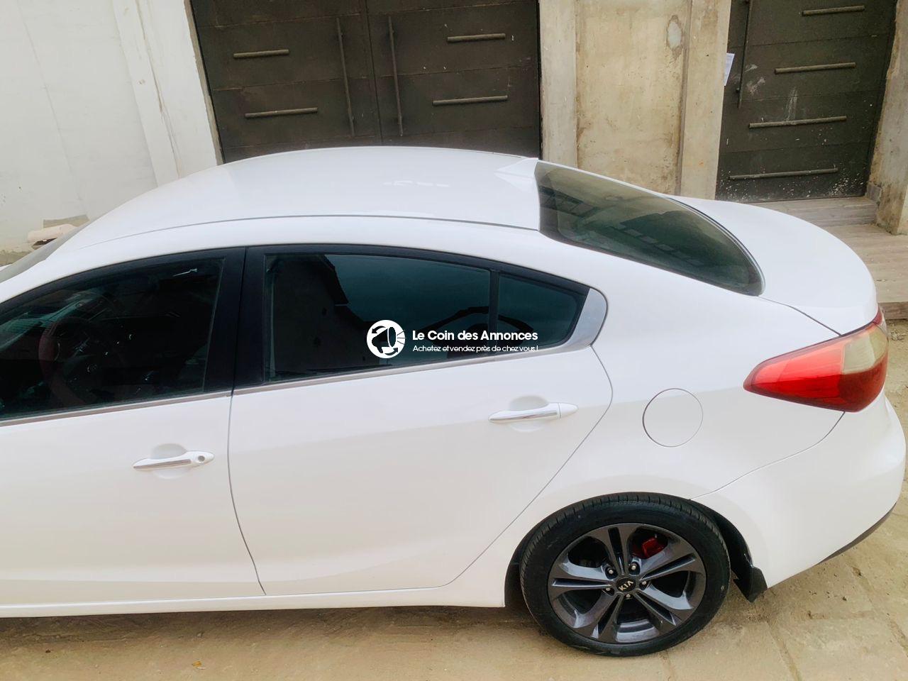 Voiture d’occasion super propre prix négociable