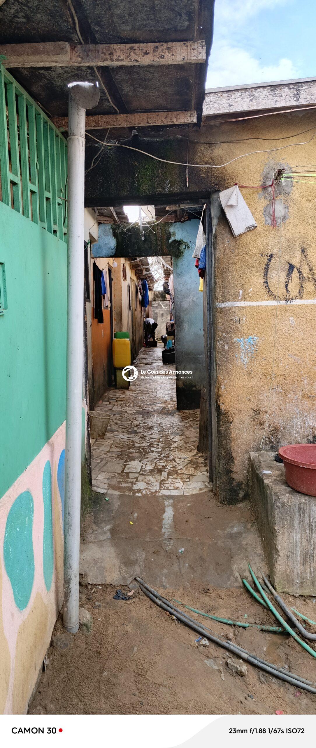 Cour commerciale de 10 studios