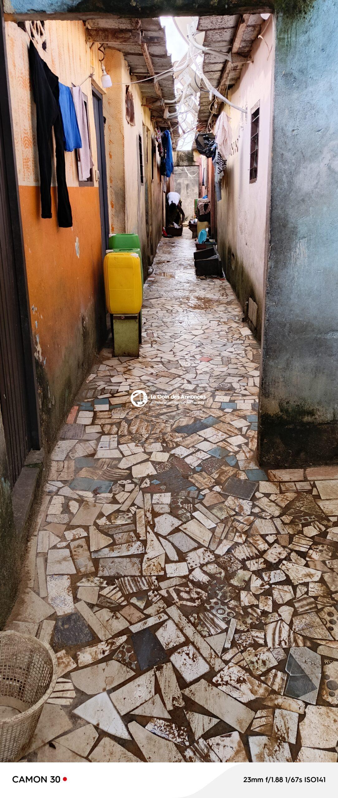 Cour commerciale de 10 studios