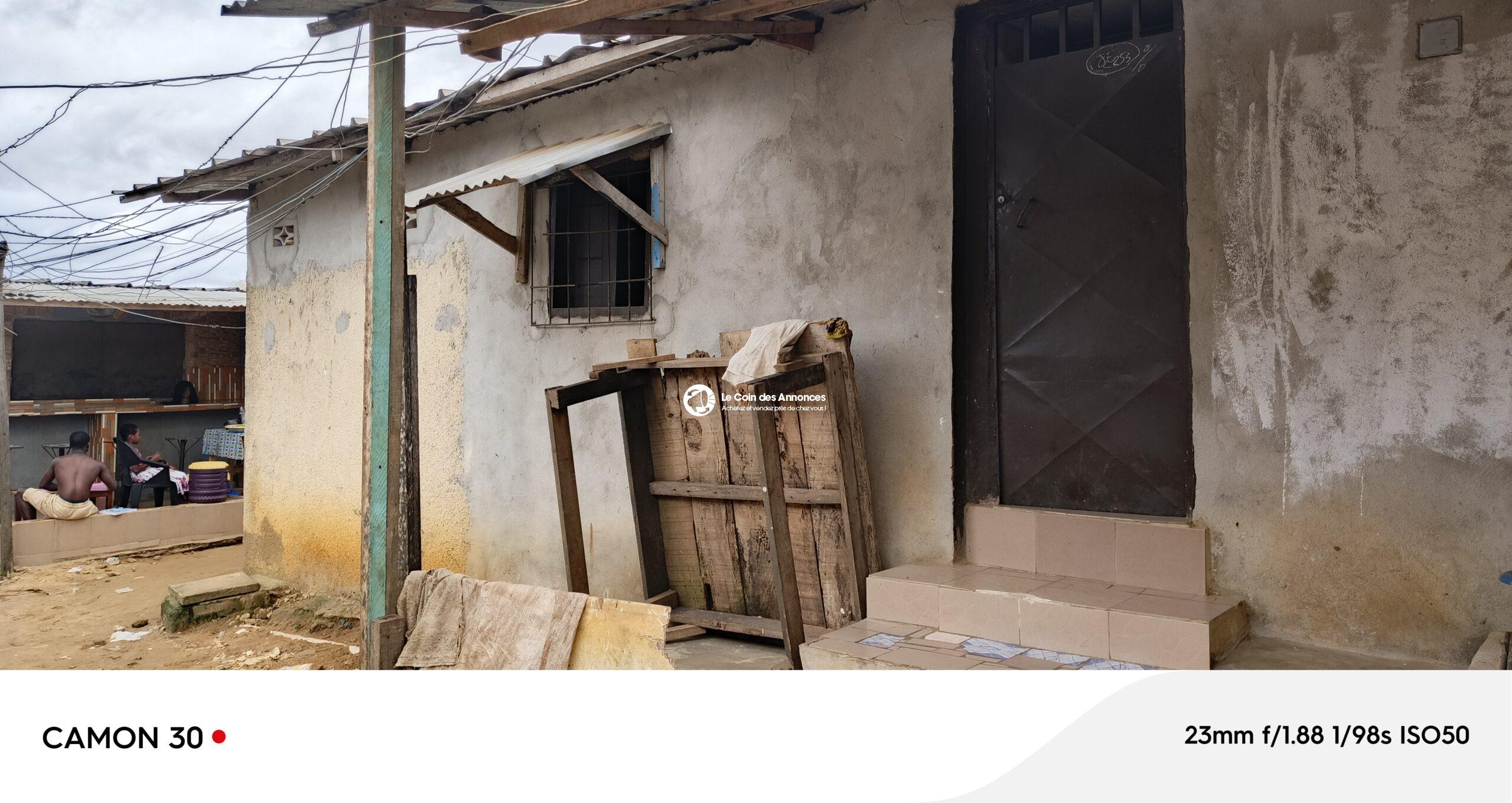 Cour commerciale 11 portes à Yopougon niangon