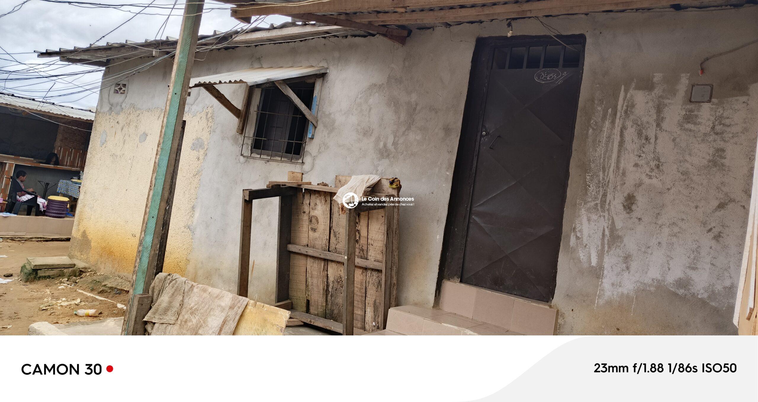 Cour commerciale de 11 portes à vendre