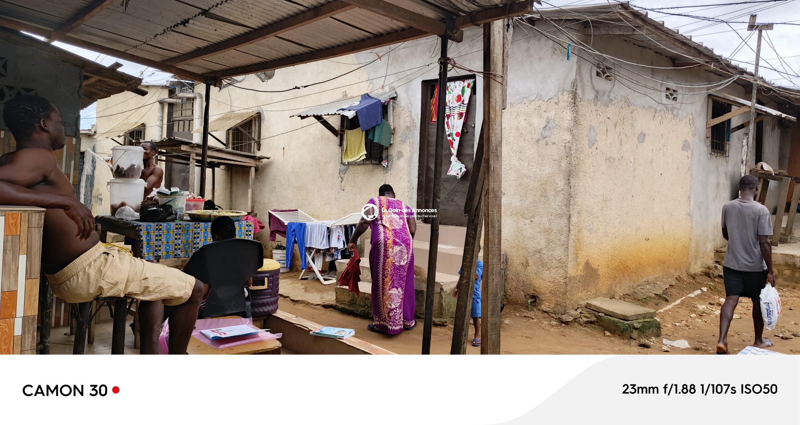 Cour commerciale 11 portes à Yopougon niangon