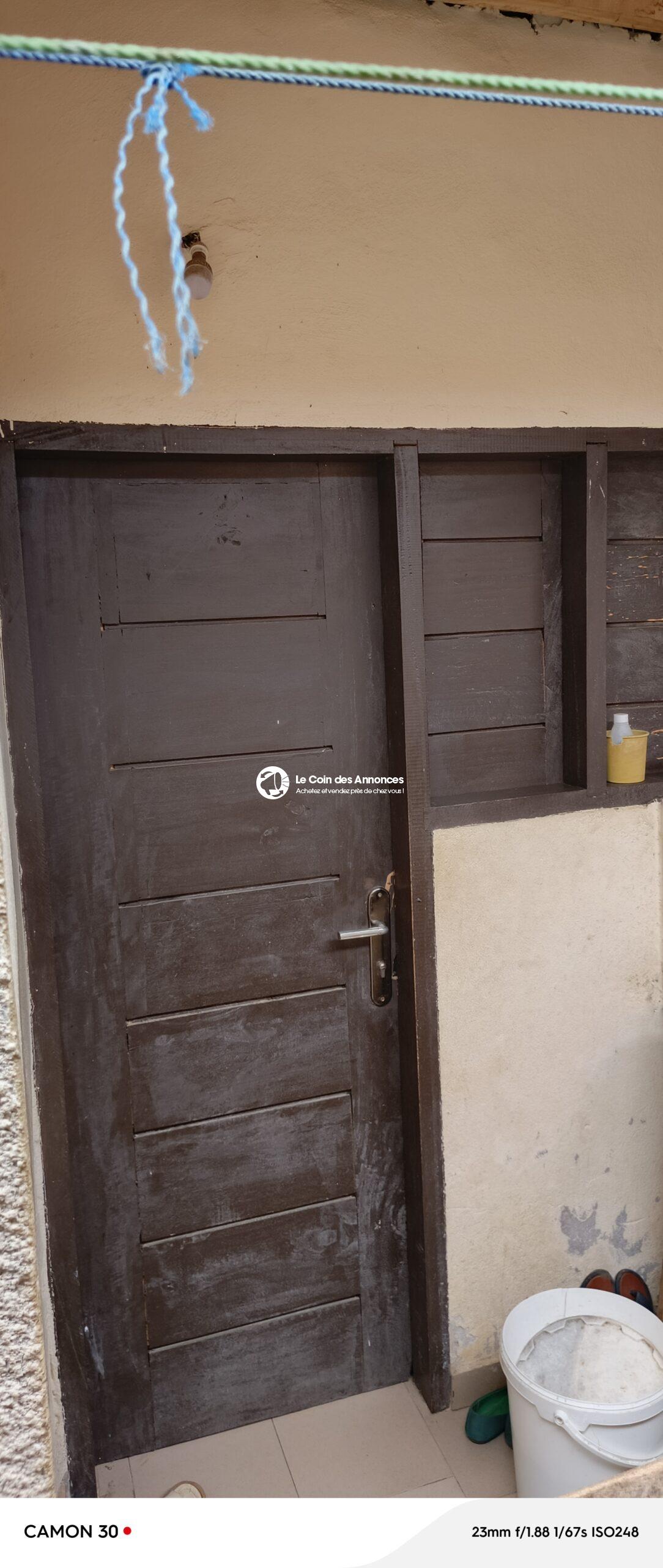 Cour commerciale 11 portes à Yopougon niangon