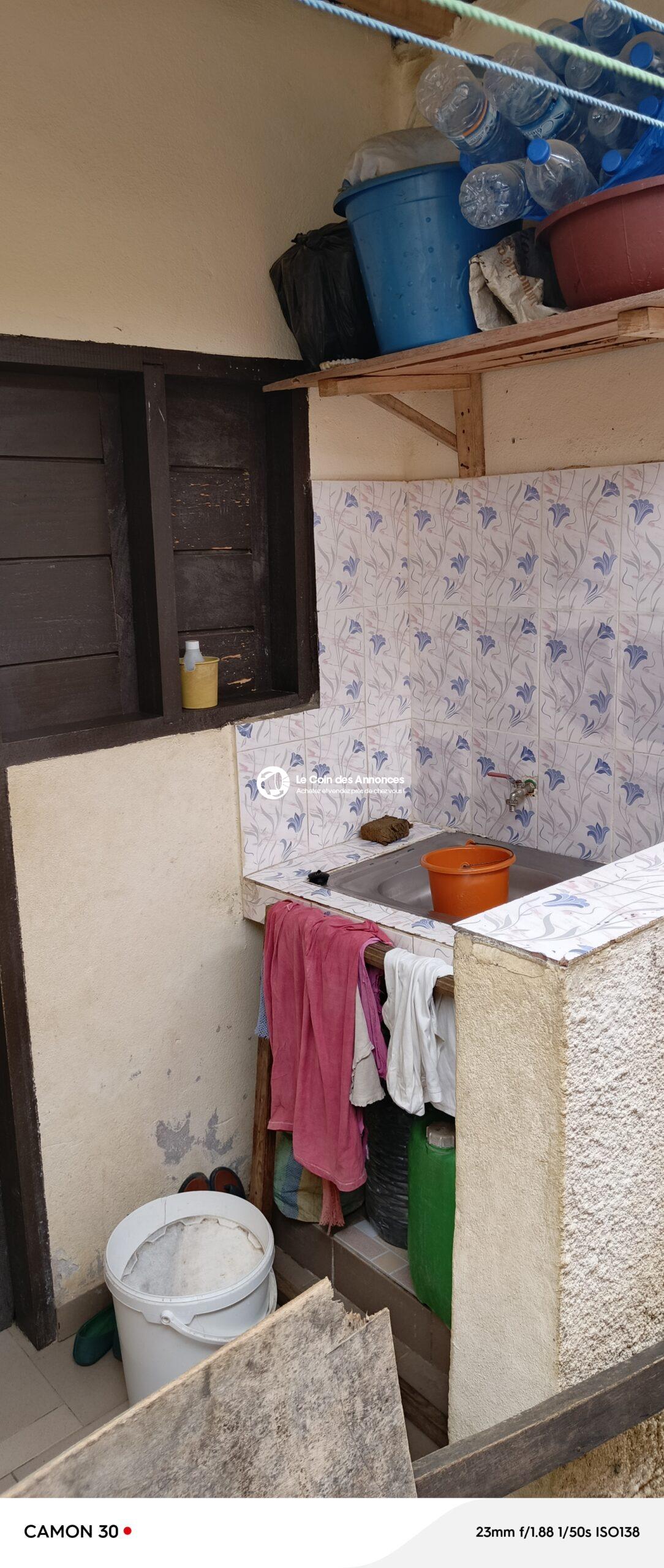 Cour commerciale 11 portes à Yopougon niangon