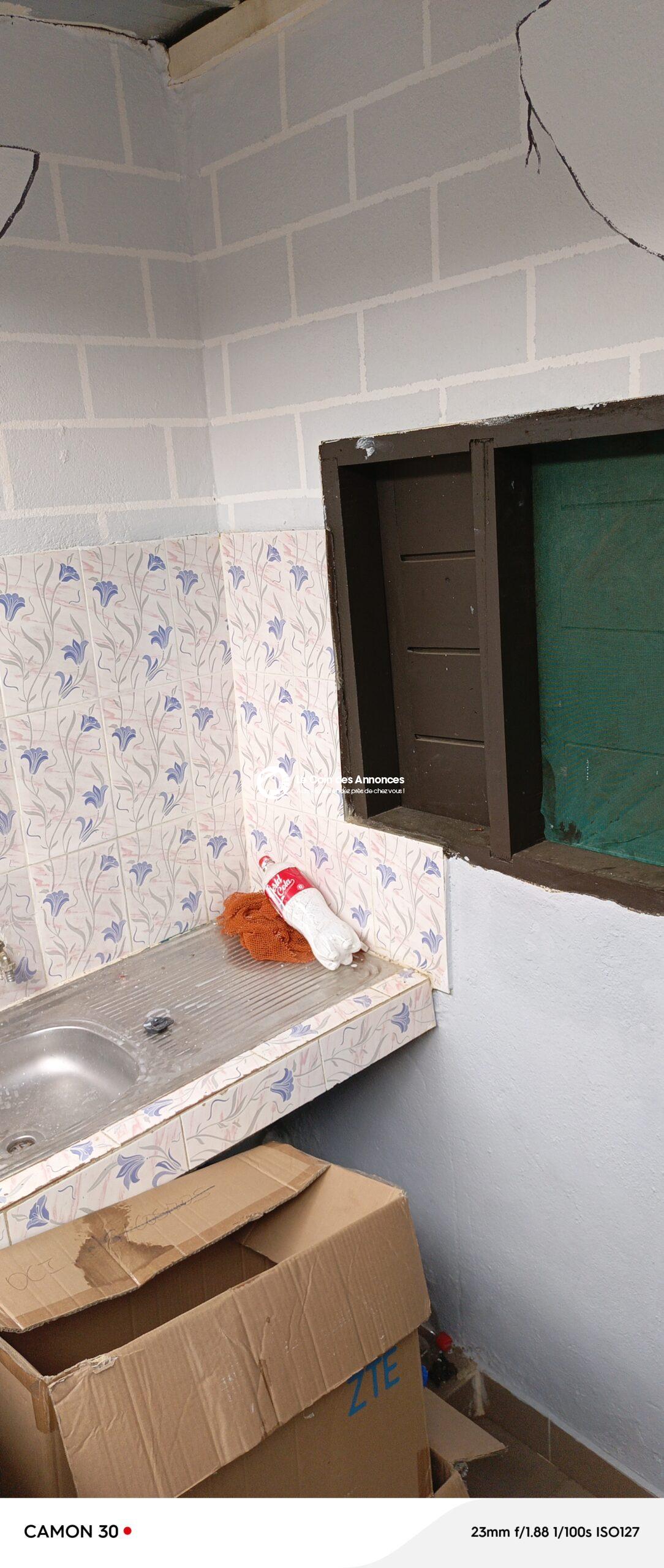 Cour commerciale de 11 portes à vendre