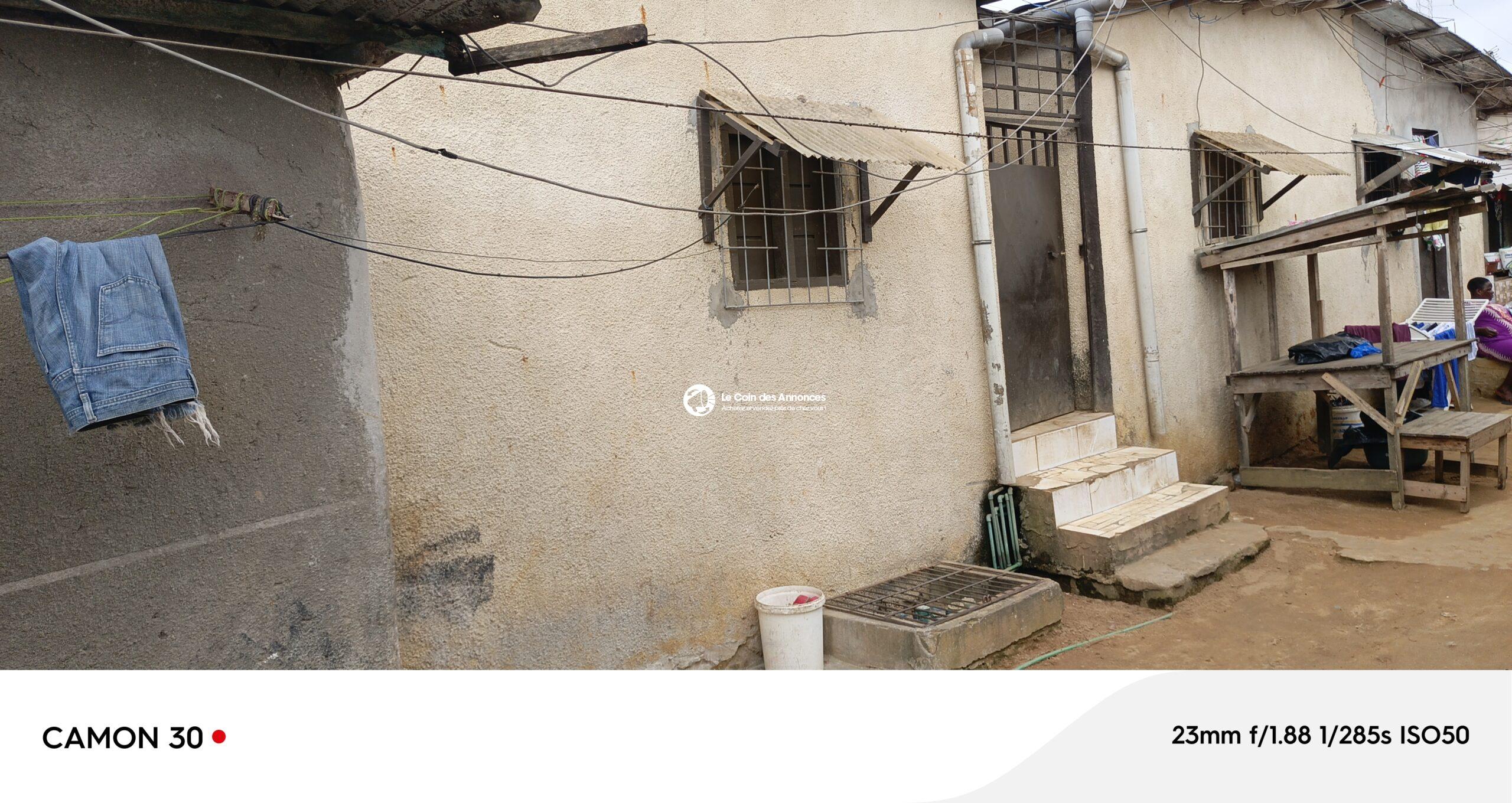 Cour commerciale 11 portes à Yopougon niangon