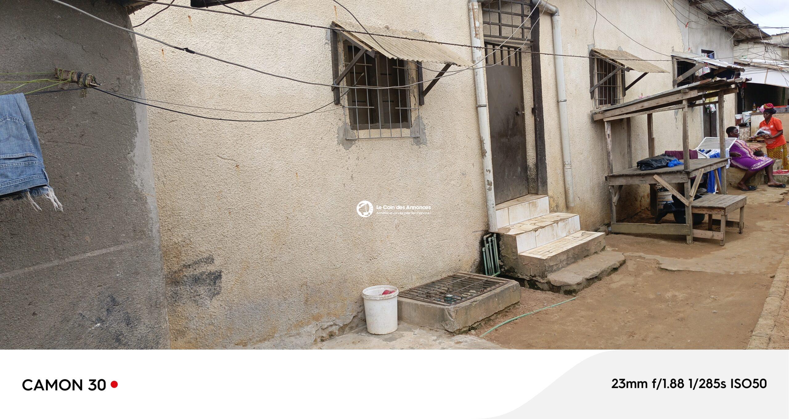 Cour commerciale de 11 portes à vendre