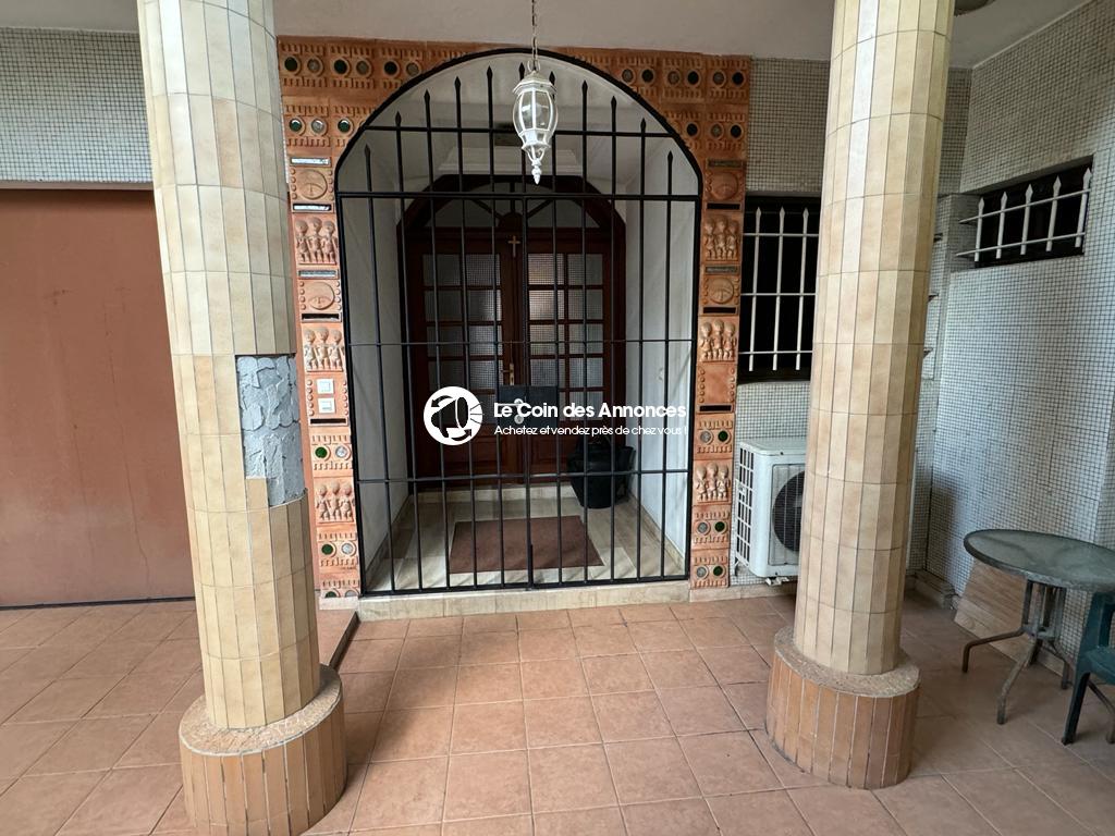 VILLA FONCTIONNELLE A VENDRE /DEUX PLATEAUX LES PERLES