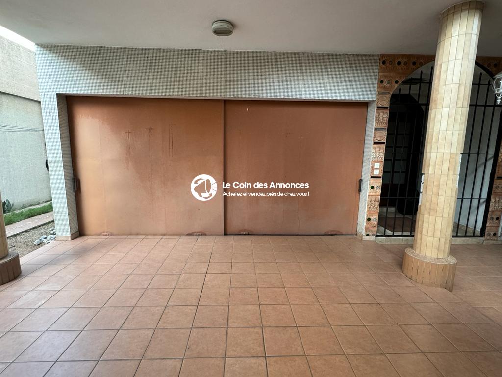 VILLA FONCTIONNELLE A VENDRE /DEUX PLATEAUX LES PERLES