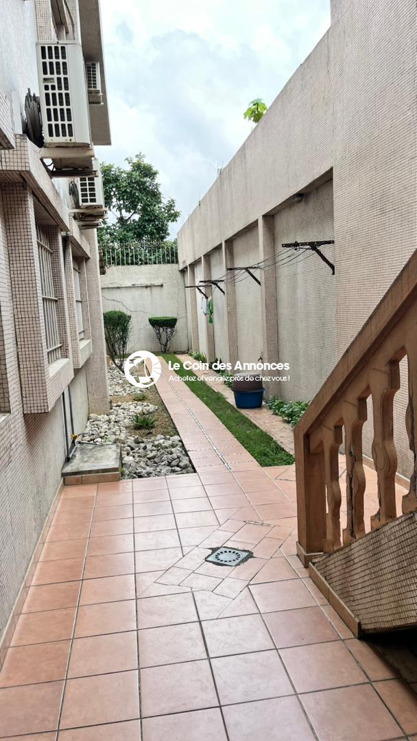 VILLA FONCTIONNELLE A VENDRE /DEUX PLATEAUX LES PERLES