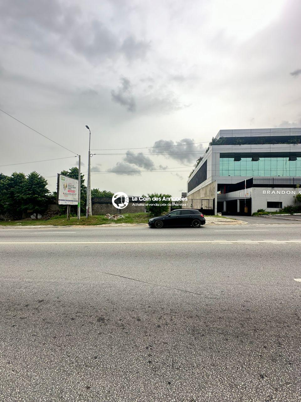 Un terrain de 3000m2 clôturer à vendre à la Riviera golf beverly hillis