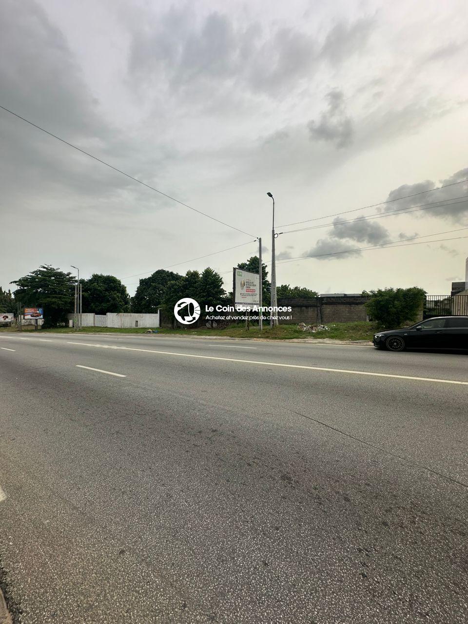 Un terrain de 3000m2 clôturer à vendre à la Riviera golf beverly hillis