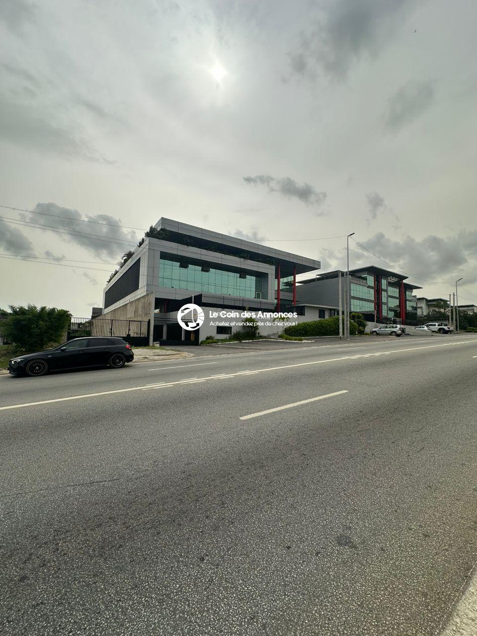 Un terrain de 3000m2 clôturer à vendre à la Riviera golf beverly hillis