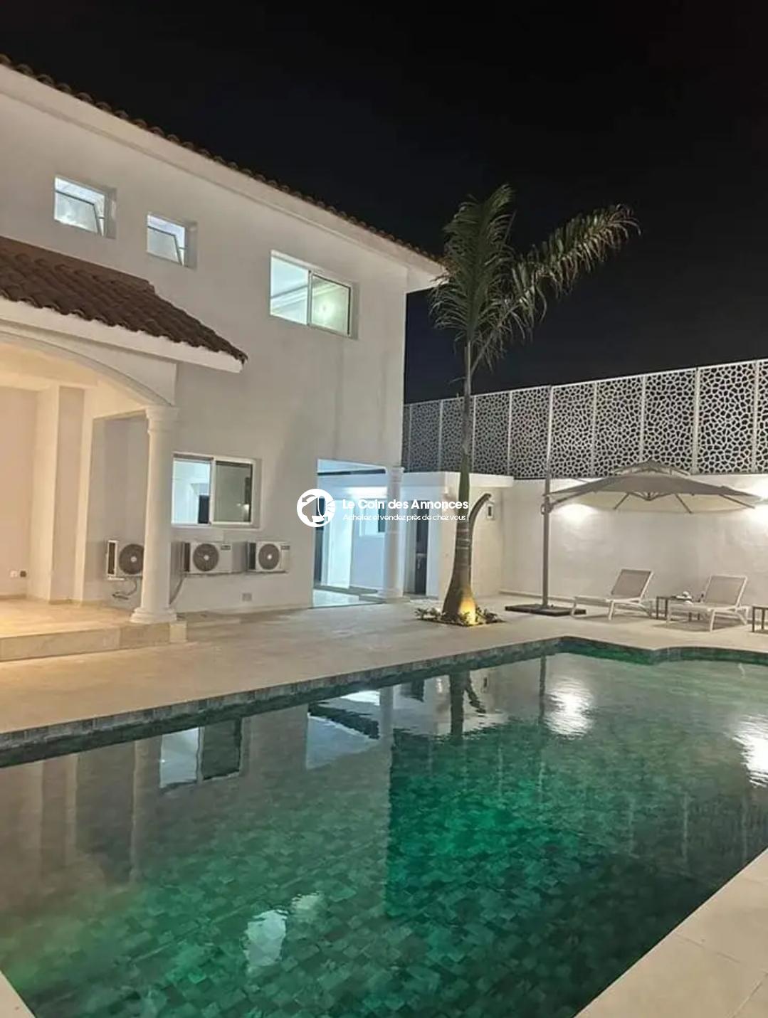 Cocody abatta en vente une duplex de 6pieces avec une piscine