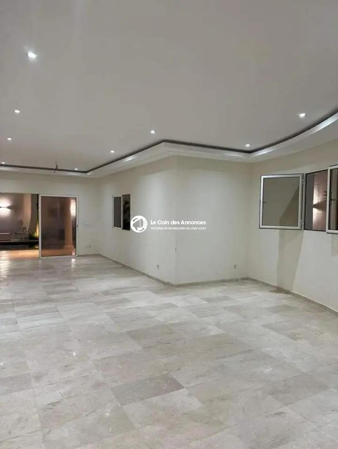 Cocody abatta en vente une duplex de 6pieces avec une piscine