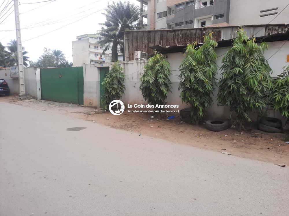 Zone4 un terrain de 1097m2 à vendre situé non loin de la Rue du canal avec ACD