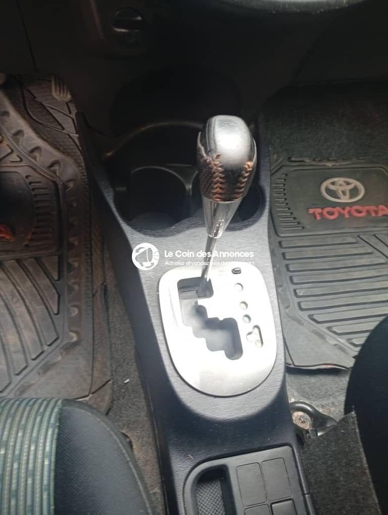 Toyota yaris vitz 2012